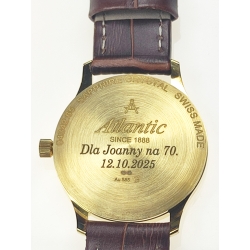 Grawerowanie na zegarku złotym.